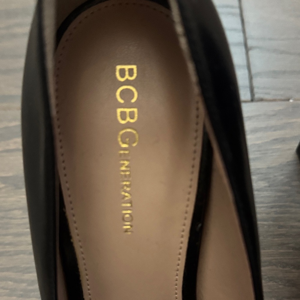 BCBGMaxAzria Classic Black Heels - Picture 2 of 4